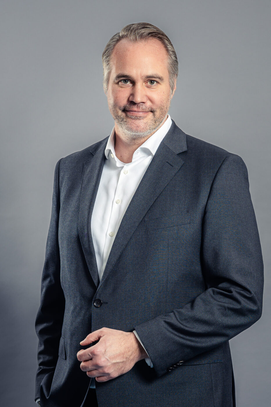 Christopher M Hartmann